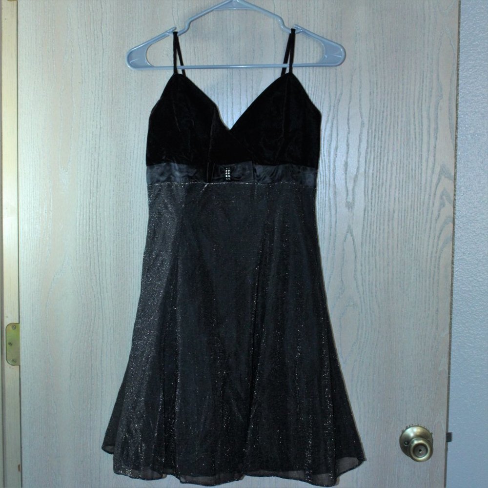 JUMP Black Shimmer Cocktail/Homecoming Dress